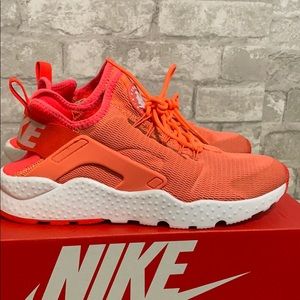 Rare color Nike Hurrache size 8